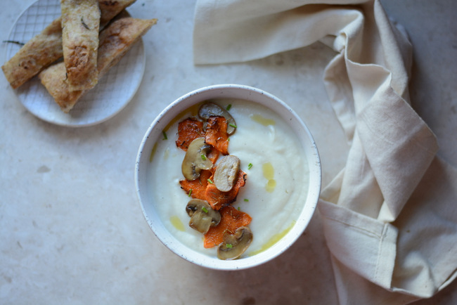 crema di cavolfiore con funghi e zucca croccante