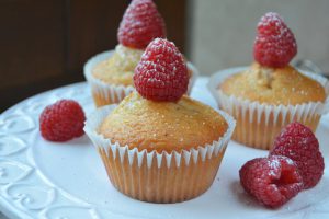 Muffins alle nocciole e lamponi