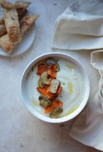 Crema di cavolfiore con funghi e zucca croccante