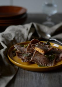 Ravioli di castagne ripieni di zucca e e ricotta