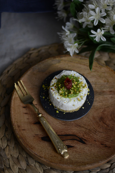 cheesecake monoporzione salata al basilico e pistacchi